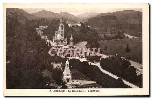 Cartes postales Lourdes la Basilique et l'Esplanade