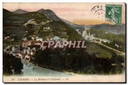 Cartes postales Lourdes la Basilique et l'Esplanade