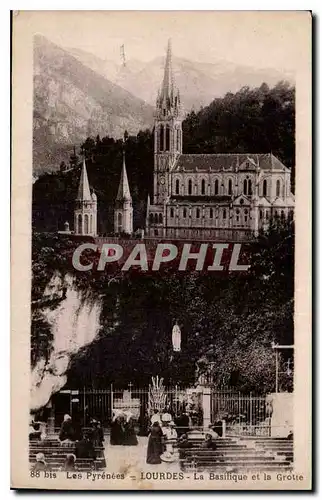 Cartes postales Les Pyrenees Lourdes la Basilique et la Grotte