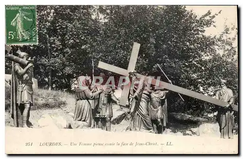 Ansichtskarte AK Lourdes Une Femme pieuse essuie la face de Jesus Christ