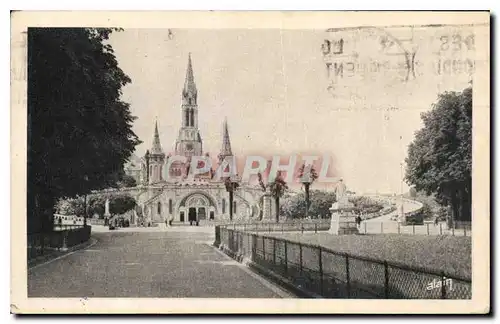 Cartes postales Lourdes La Basilique vue de l'Esplanade