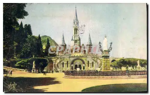 Cartes postales Lourdes La Basilique et la Vierge Couronnee