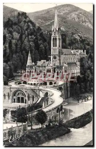 Cartes postales Lourdes La Basilique vue de cote