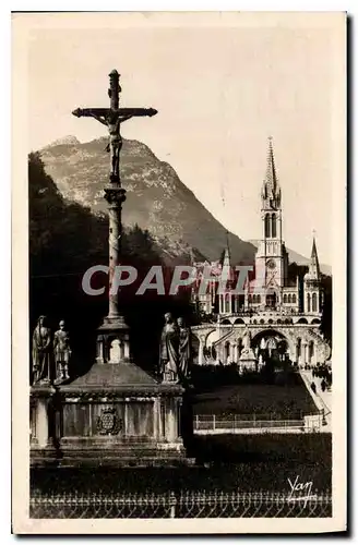 Ansichtskarte AK Lourdes La Basilique et le Calvaire breton