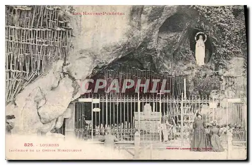 Ansichtskarte AK Les Hautes Pyrenees Lourdes Interieur de la Grotte Miraculeuse