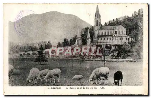 Cartes postales Lourdes La Basilique et le Pic du Jer