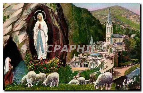 Cartes postales Lourdes La Basilique et L'Apparition