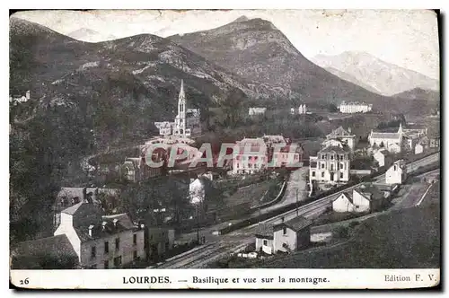 Cartes postales Lourdes Basilique et vue sur la montagne