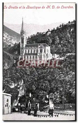 Cartes postales La Grotte et La Basilique de N D de Lourdes