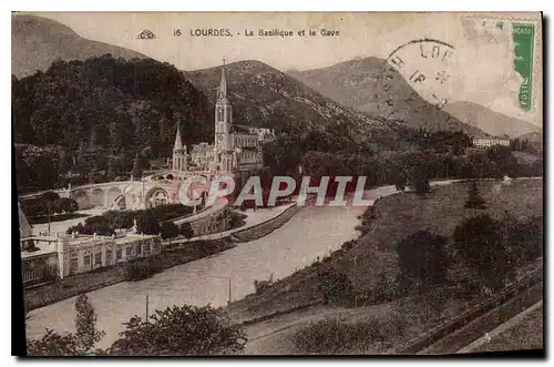 Cartes postales Lourdes La Basilique et le Gave