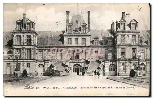 Ansichtskarte AK Palais de Fontainebleau Escalier du Fer a Cheval et facade sur le Chateau