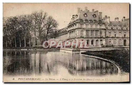 Ansichtskarte AK Fontainebleau le Palais l'Etang et le Pavillon du Musee Chinois