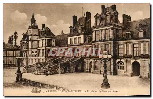 Cartes postales Palais de Fontainebleau Facade sur la Cour des Adieux