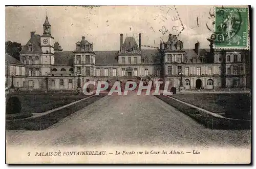 Ansichtskarte AK Palais de Fontainebleau La Facade sur la Cour des Adieux