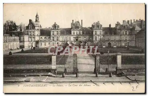 Ansichtskarte AK Fontainebleau Le Palais La Cour des Adieux