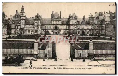 Ansichtskarte AK Palais de Fontainebleau La Grille d'Honneur et la Cour des Adieux