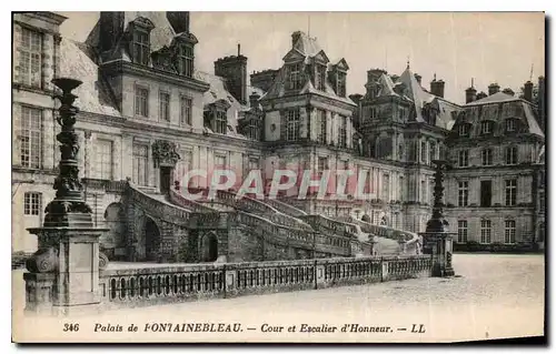 Ansichtskarte AK Palais de Fontainebleau Cour et Escalier d'Honneur