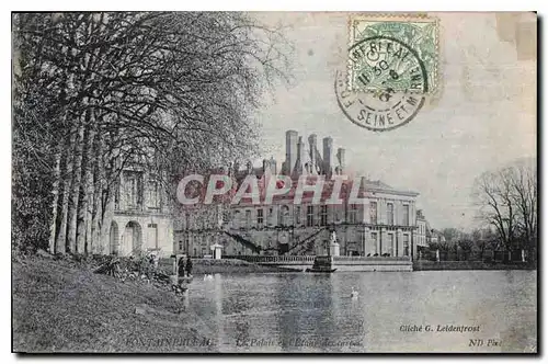 Cartes postales Fontainebleau Le Palais et l'Etang des Carpes