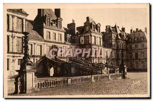 Ansichtskarte AK Fontainebleau Seine et Marne Le Palais Facade sur la Cour des adieux