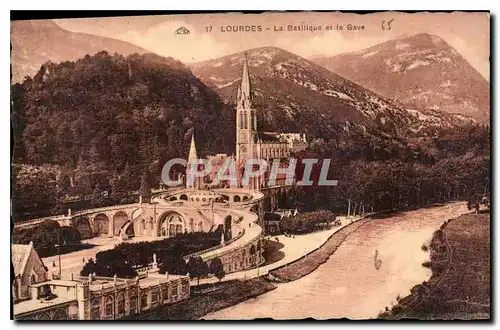 Cartes postales Lourdes La Basilique et le Gave