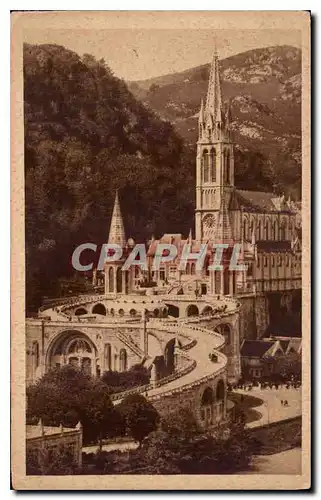 Cartes postales Lourdes la Basilique vue de cote