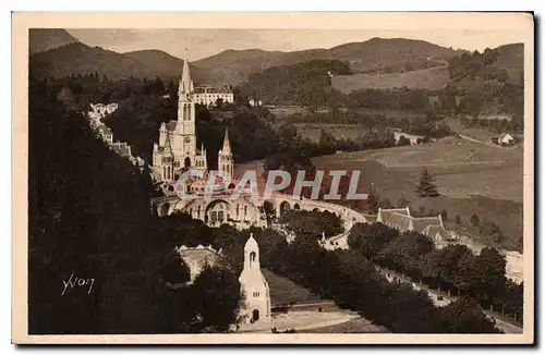 Cartes postales La Douce France Lourdes Hautes Pyrenees la Basilique et le Monument de la Reconnaissance interal