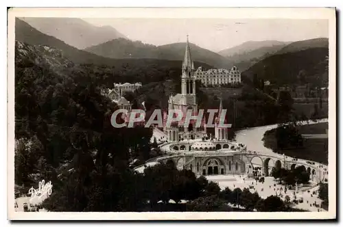 Cartes postales Lourdes la Basilique et les Pyrenees
