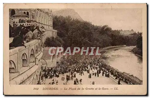 Cartes postales Lourdes la Place de la Grotte et le Gave