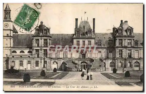 Ansichtskarte AK Fontainebleau le Chateau la cour des Adieux