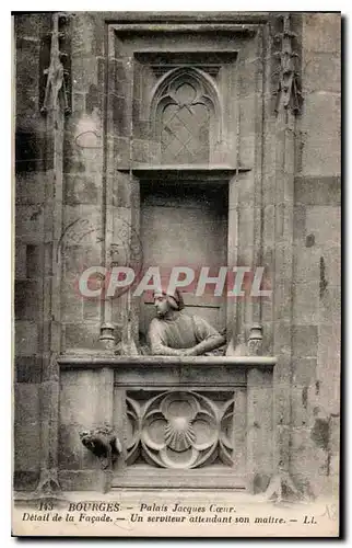 Cartes postales Mehun sur Yevre Palais Jacques Coeur detail de la facade un serviteur attendant son maitre