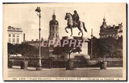 Cartes postales Lyon Place Bellecour Statue de Louis XIV l'Eglise de la Charite