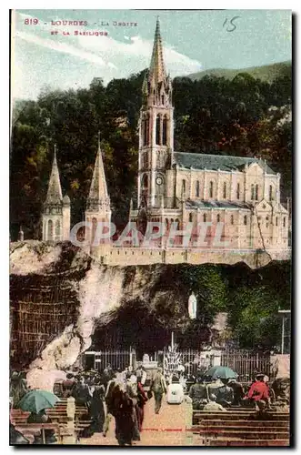 Cartes postales Lourdes la Grotte et la Basilique