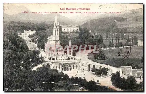 Cartes postales Les Hautes Pyrenees Lourdes vue plongeante sur l'Esplanade la Basilique et la Vallee du Gave