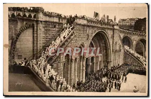 Cartes postales La Douce France Lourdes Hautes Pyrenees lEglise du Rosaire au cours d'une Procession