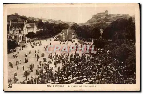 Ansichtskarte AK Lourdes la Foule sur l'Esplanade