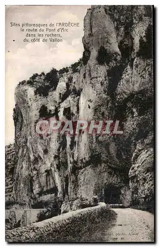Cartes postales Sites pittoresque de l'Ardeche la route du Pont d'Arc dans les rochers du cote de Vallon