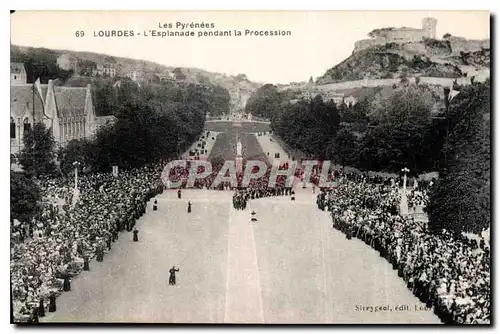 Cartes postales Les Pyrenees Lourdes L'Esplanade pendant la Procession