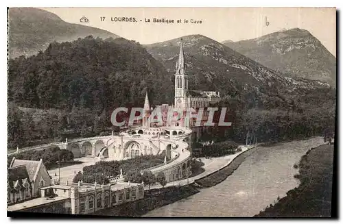 Cartes postales Lourdes La Basilique et le Gave