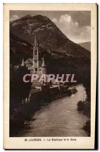 Cartes postales Lourdes La Basilique et le Gave