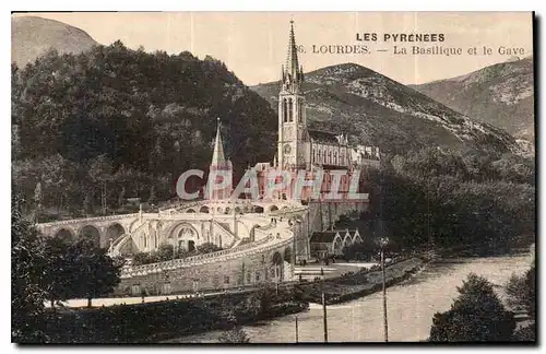 Ansichtskarte AK Les Pyrenees Gavarnie La Basilique et le Gave