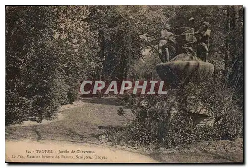Cartes postales Troyes Jardin de Chevreuse le Vin Vase en Bronze de Briden Sculpteur Troyen