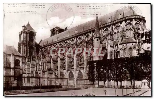 Ansichtskarte AK Bourges La Cathedrale vue prise du jardin de l'Hotel de Ville