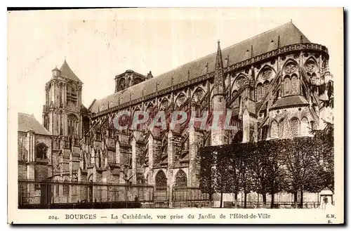 Ansichtskarte AK Bourges La Cathedrale vue prise du Jardin de l'Hotel de Ville