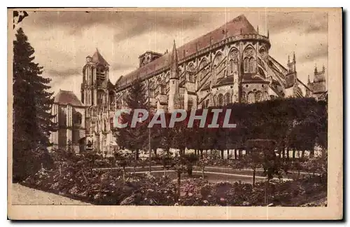 Ansichtskarte AK Bourges Cher la Cathedrale vue prise du jardin de l'Hotel de ville