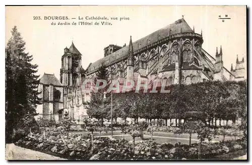 Ansichtskarte AK Bourges la Cathedrale vue prise du Jardin de l'Hotel de Ville