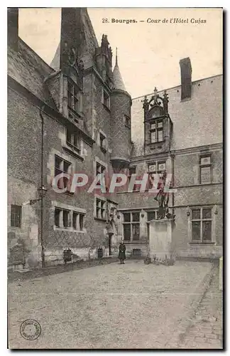 Ansichtskarte AK Bourges Cour de l'Hotel Cujas