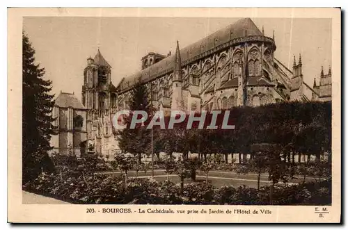 Ansichtskarte AK Bourges La Cathedrale vue prise du Jardin de l'Hotel de Ville