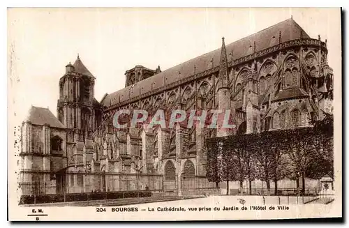 Ansichtskarte AK Bourges La Cathedrale vue prise du Jardin de l'Hotel de Ville