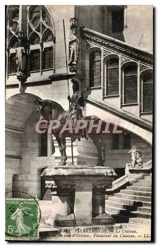 Cartes postales Pierrefonds Le chateau Statue du Duc d'Orleans Fondateur du ch�teau