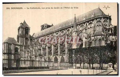 Ansichtskarte AK Bourges La Cathedrale vue prise du Jardin de l'Hotel de Ville